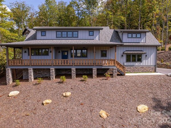 71 Crossings Circle, Fairview, NC 28730