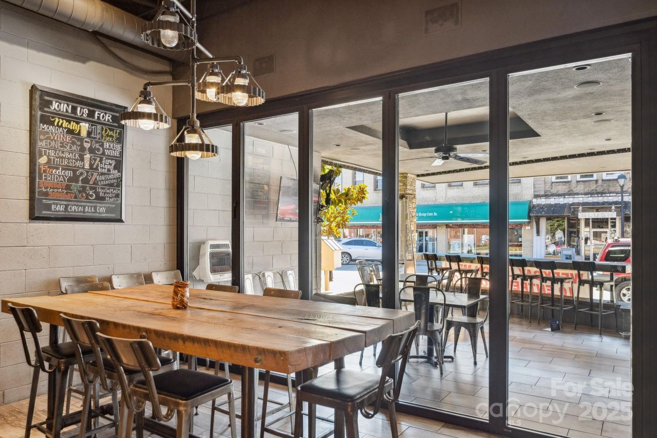 77 East Main Street, Franklin, NC 28734 Main Photo