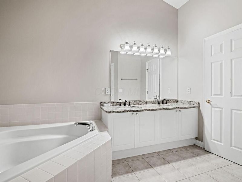 3999 Kensingwood Drive, Columbus, OH 43230 Photo 17