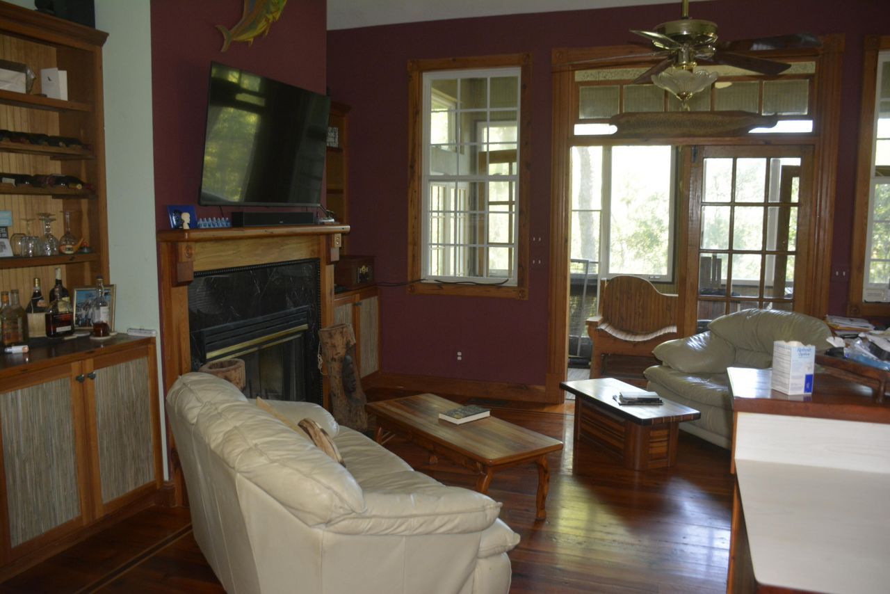 1042 Highway 174 Photo 6