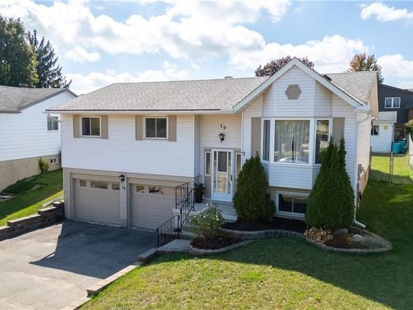 19 KESSELRING Drive, Kitchener, ON N2E2P3