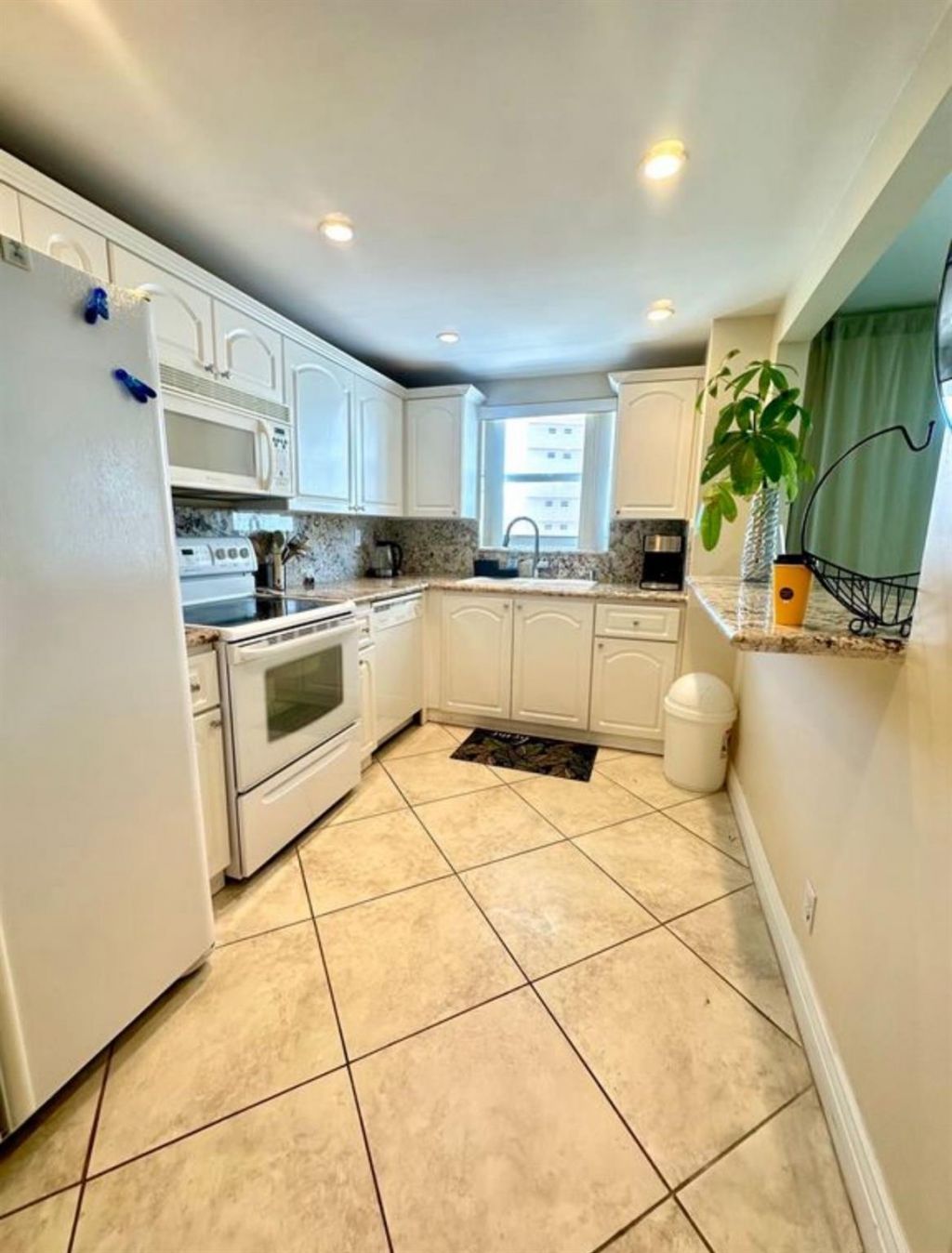 137 Golden Isles Drive, Unit 801, Hallandale Beach, FL 33009 Photo