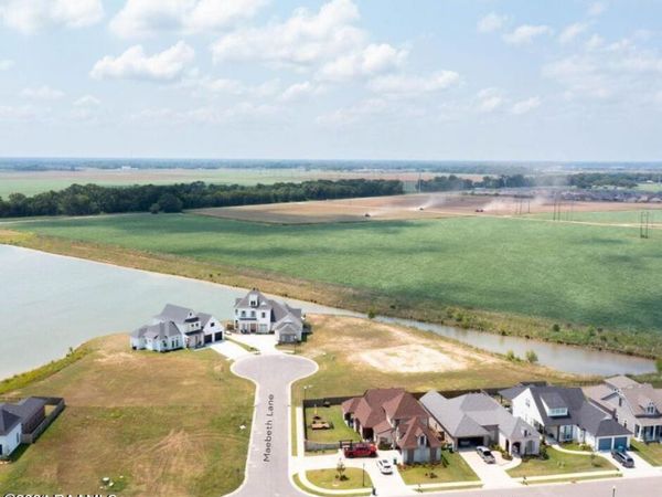 102 Maebeth Lane , Youngsville, LA 70592