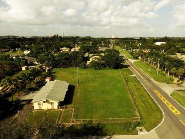 4041 SW 52nd Street, Dania Beach, FL 33004