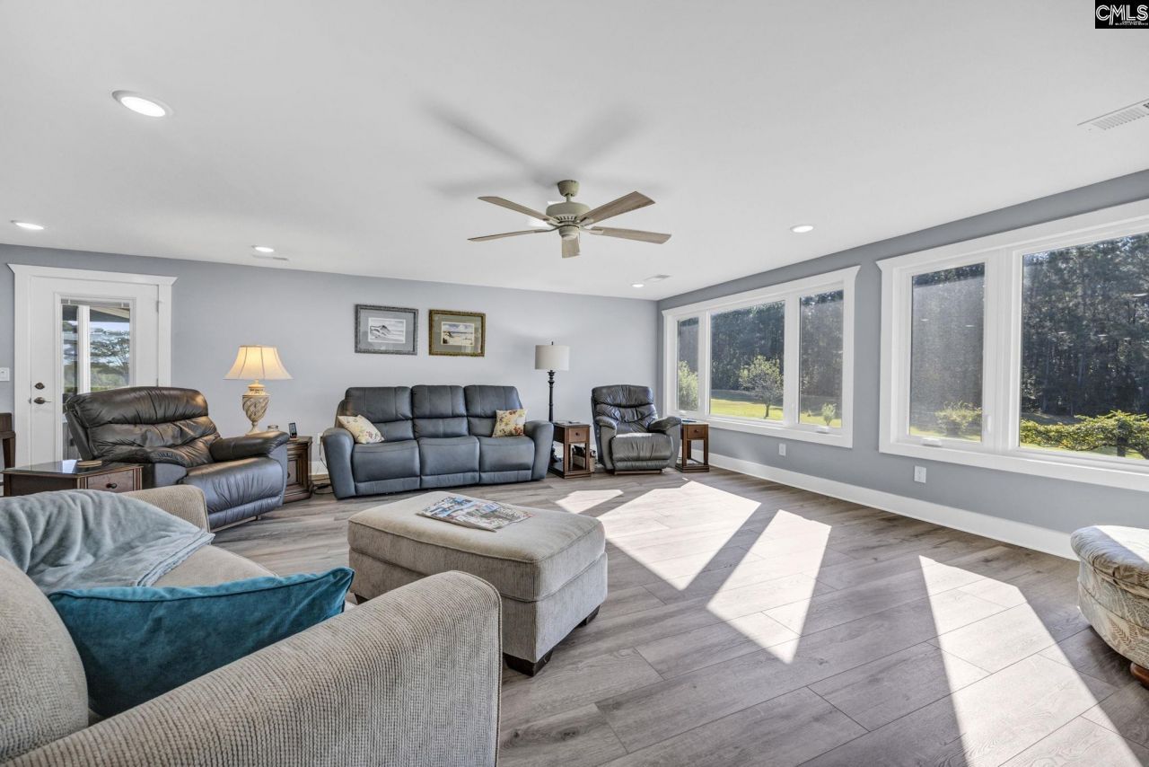 187 Peach Tree Street Photo 6