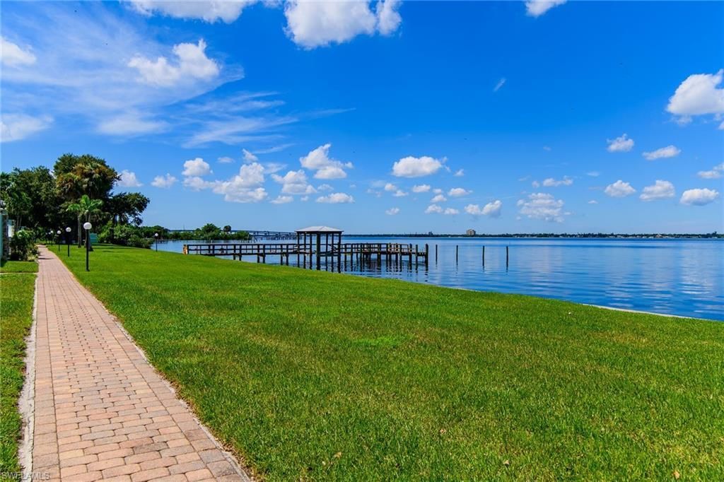 3225 E Riverside Dr, Fort Myers, FL 33916 Photo