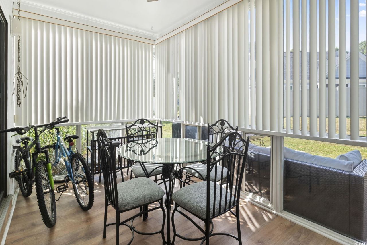 933 Villa Dr. Photo 32