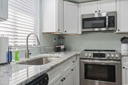 933 Villa Dr. photo 4