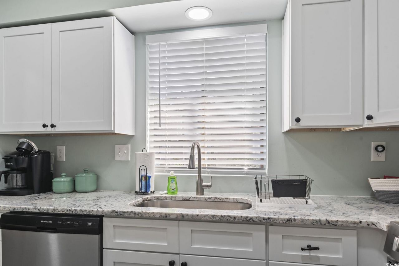 933 Villa Dr. Photo 6