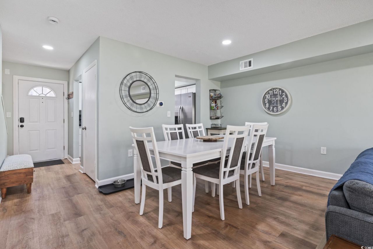 933 Villa Dr. Photo 8