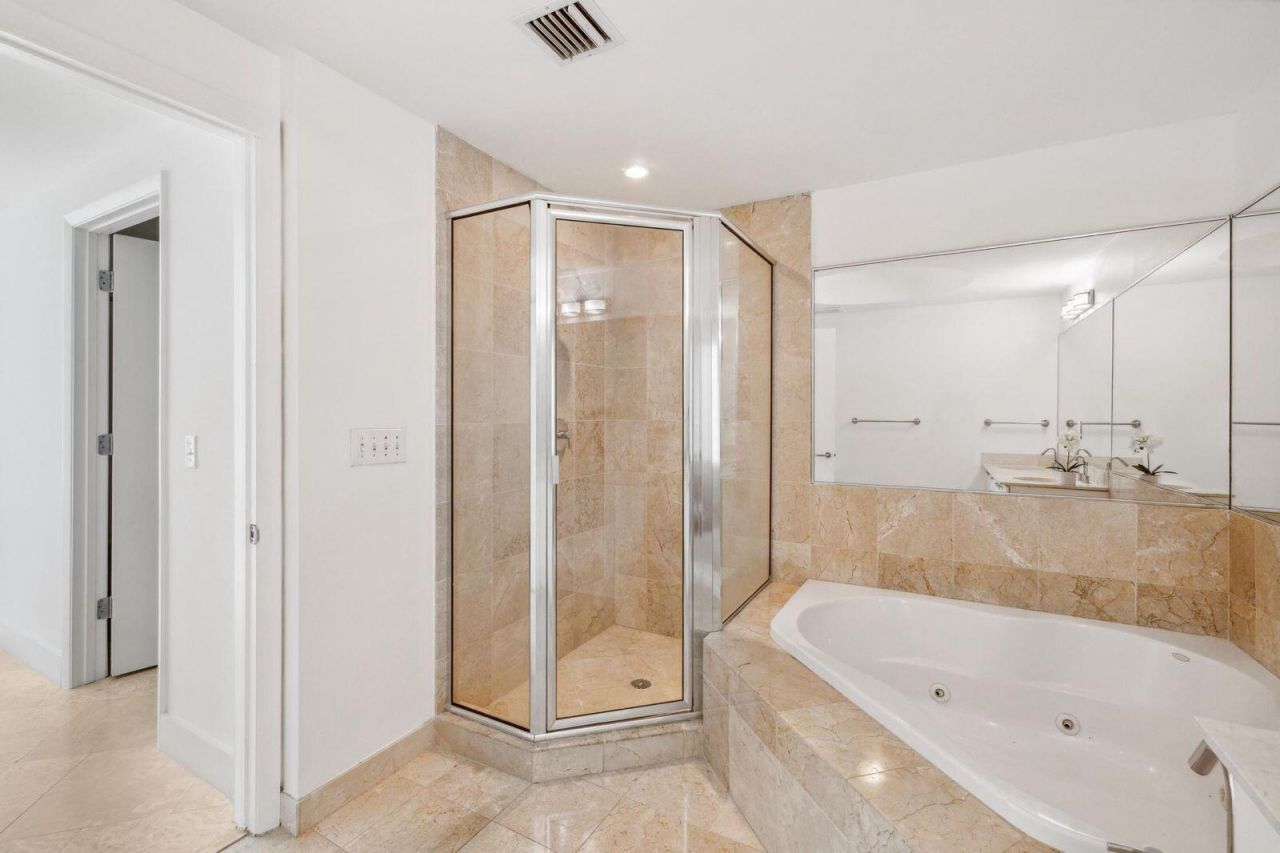 3131 NE 188th Street, Unit 2-705, Aventura, FL 33180 Photo