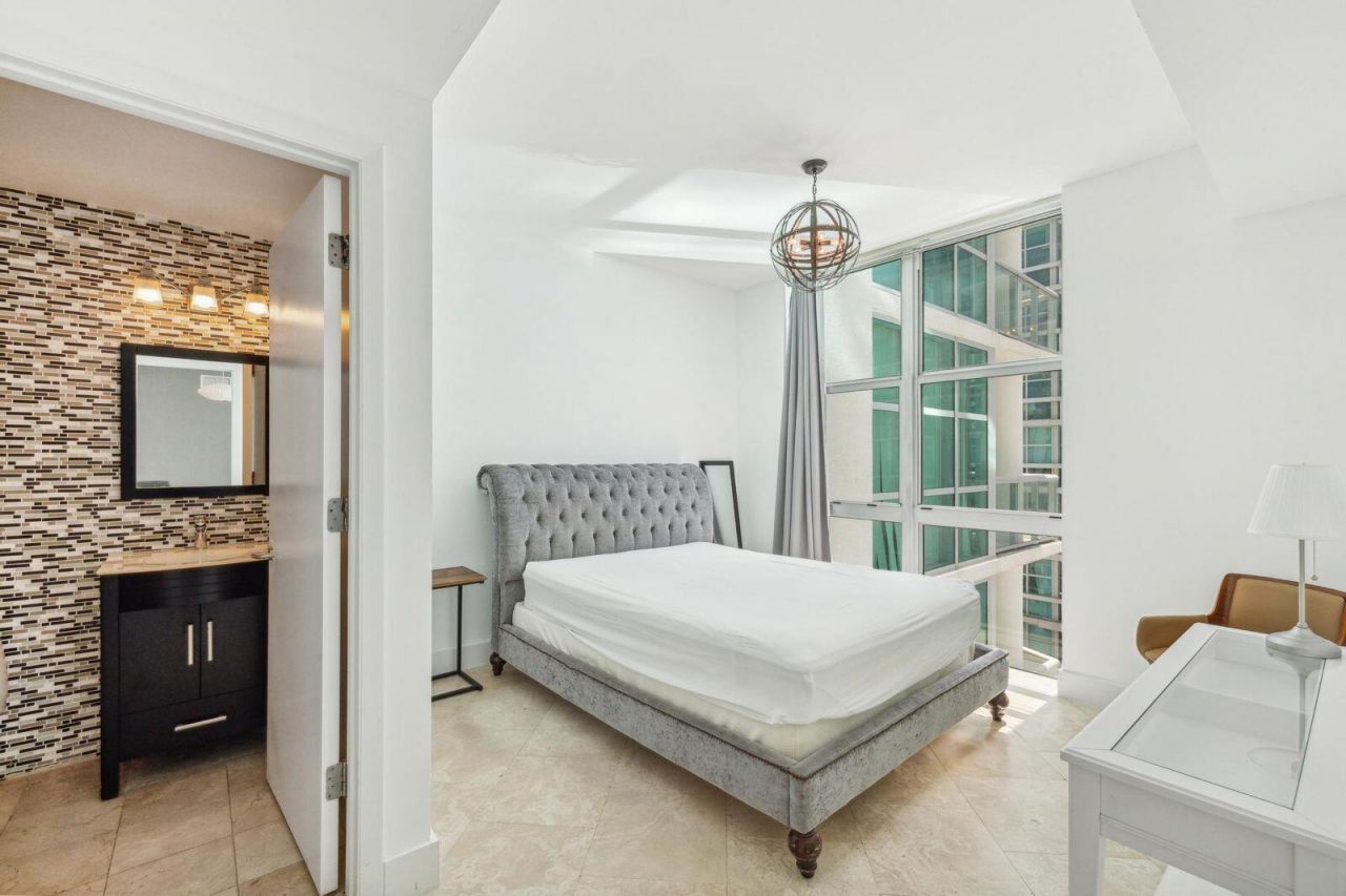 3131 NE 188th Street, Unit 2-705, Aventura, FL 33180 Photo