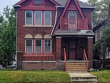 832 W Huron Street, Pontiac, MI 48341