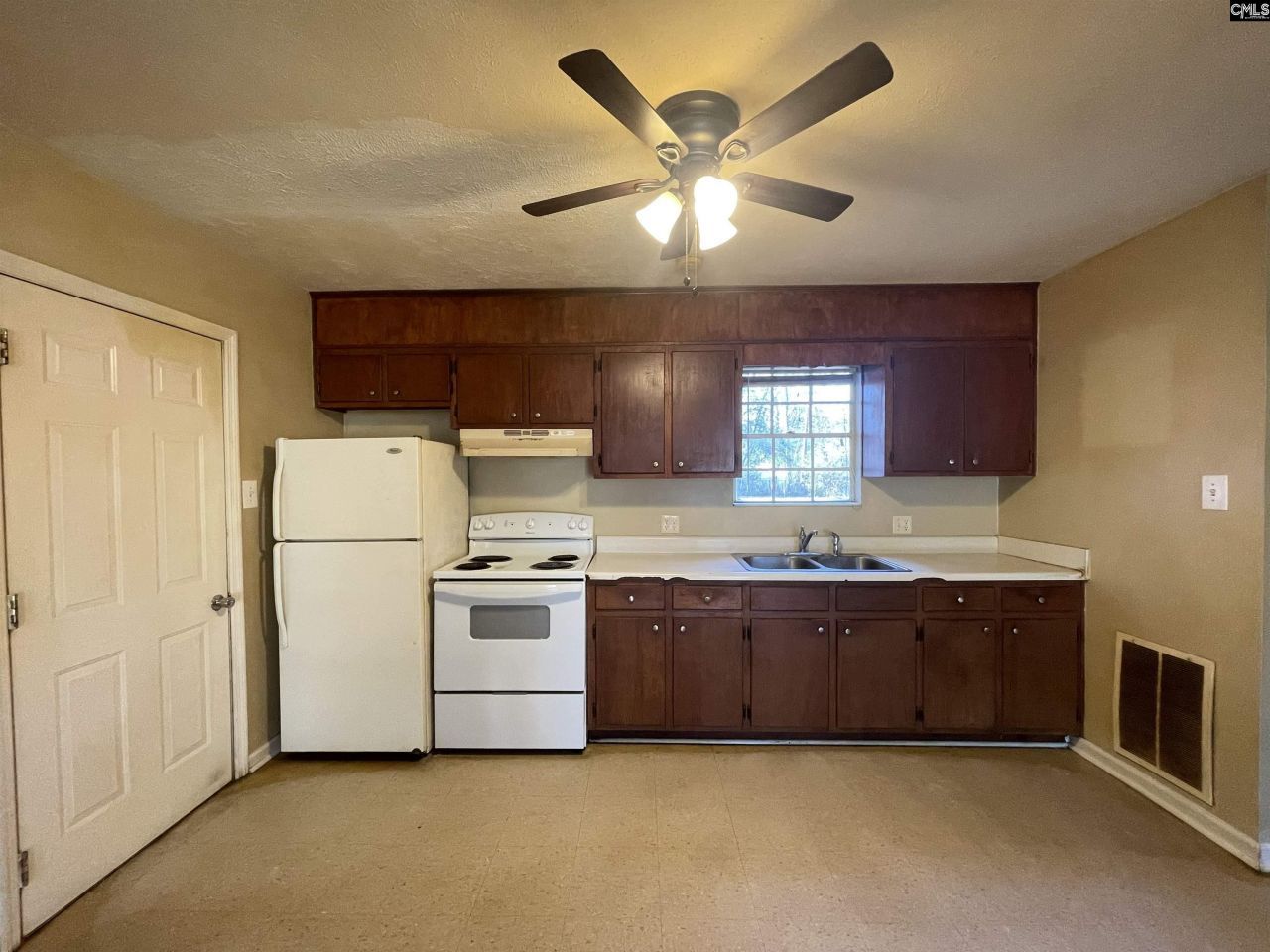 158 Sharyn Lane Photo 4