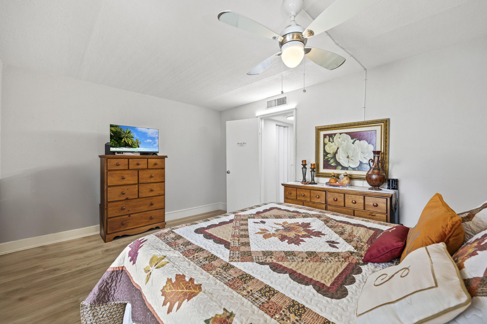 200 Village Green Circle E, Unit 202, Palm Springs, FL 33461 Photo