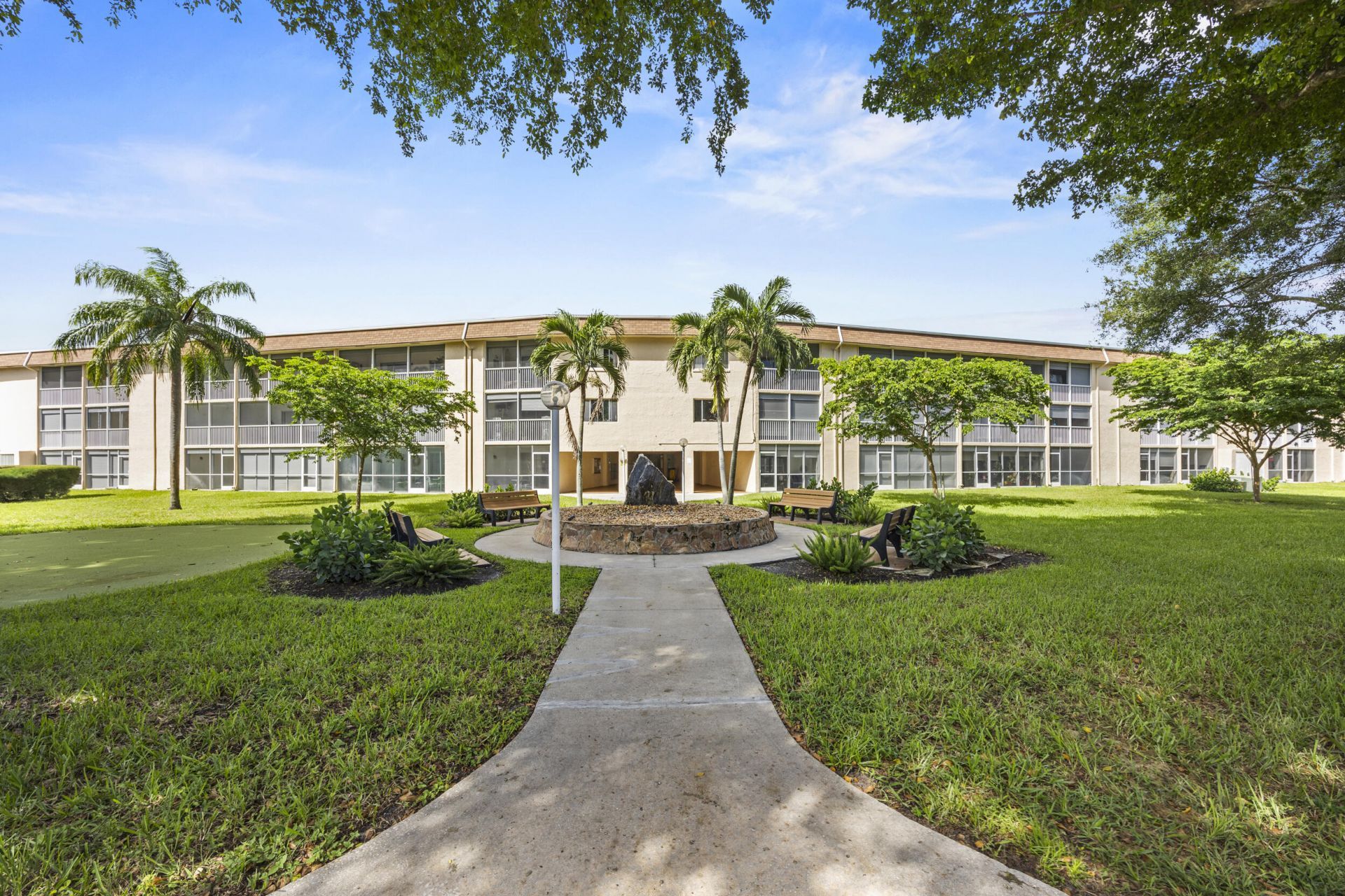 200 Village Green Circle E, Unit 202, Palm Springs, FL 33461 Photo