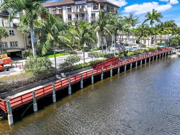 2631 NE 14th Ave, Unit 200, Wilton Manors, FL 33334