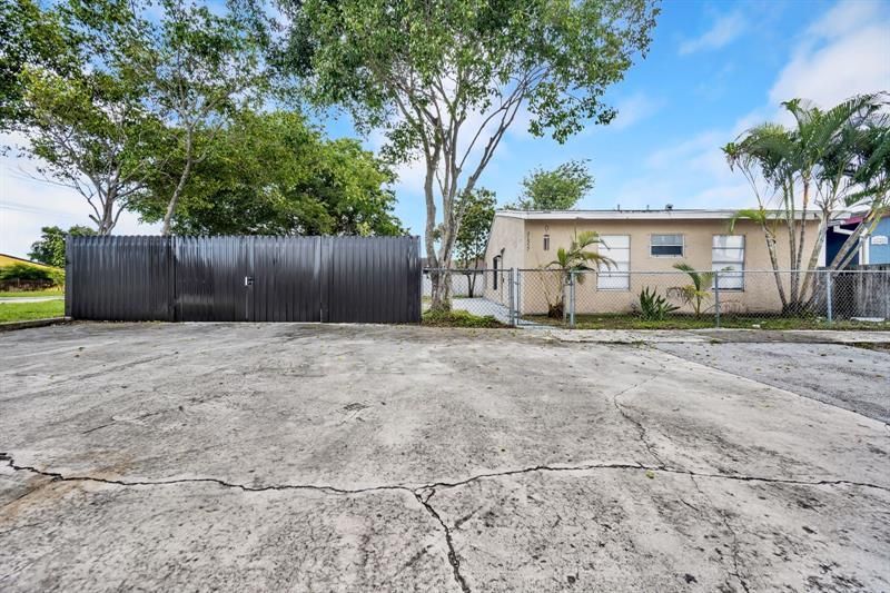 21357 NW 39th Ave, Miami Gardens, FL 33055 Photo