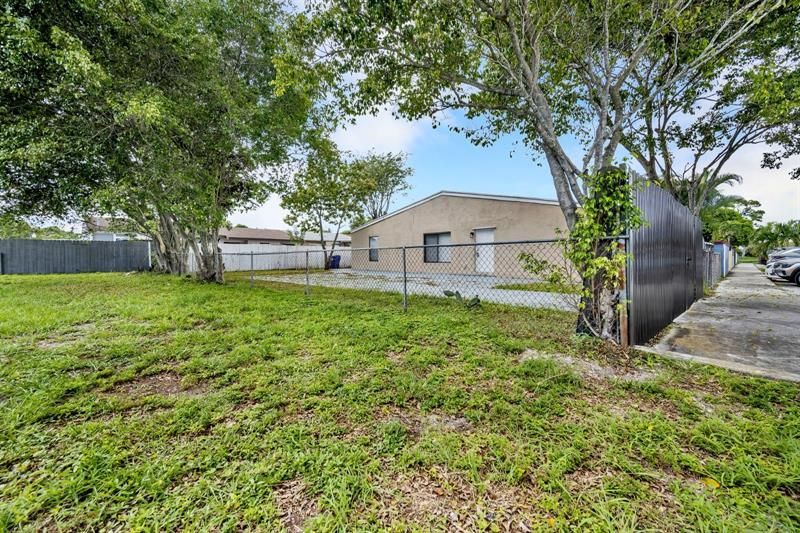 21357 NW 39th Ave, Miami Gardens, FL 33055 Photo