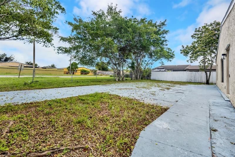 21357 NW 39th Ave, Miami Gardens, FL 33055 Photo