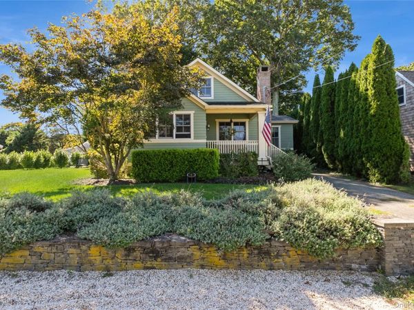 240 Wicks Road, New Suffolk, NY 11956