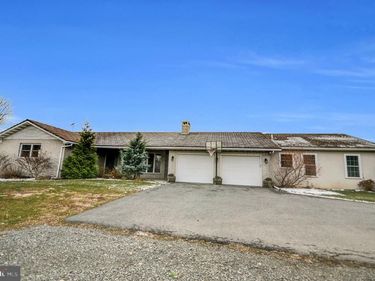 221 HARTMAN ROAD, READING, PA 19606