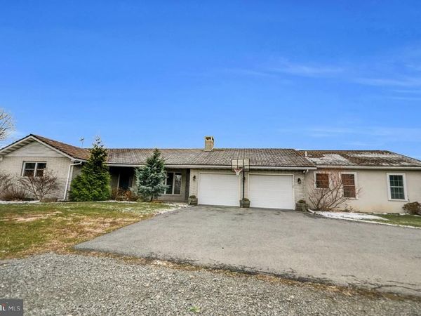 221 HARTMAN ROAD, READING, PA 19606