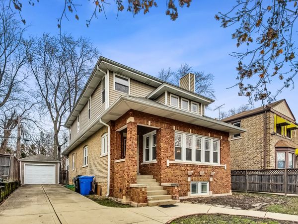 1716 W Beverly Glen Parkway, Chicago, IL 60643
