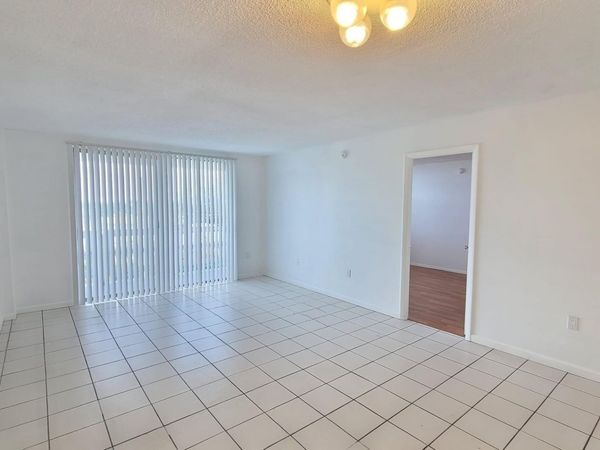 15600 NW 7th Avenue, Unit 606, Miami, FL 33169