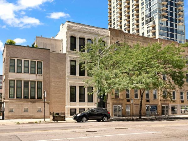 1160 N LaSalle Street, Chicago, IL 60610