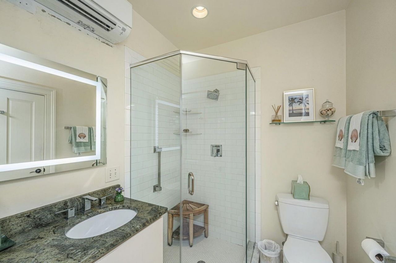 90 Bull Street Photo 10