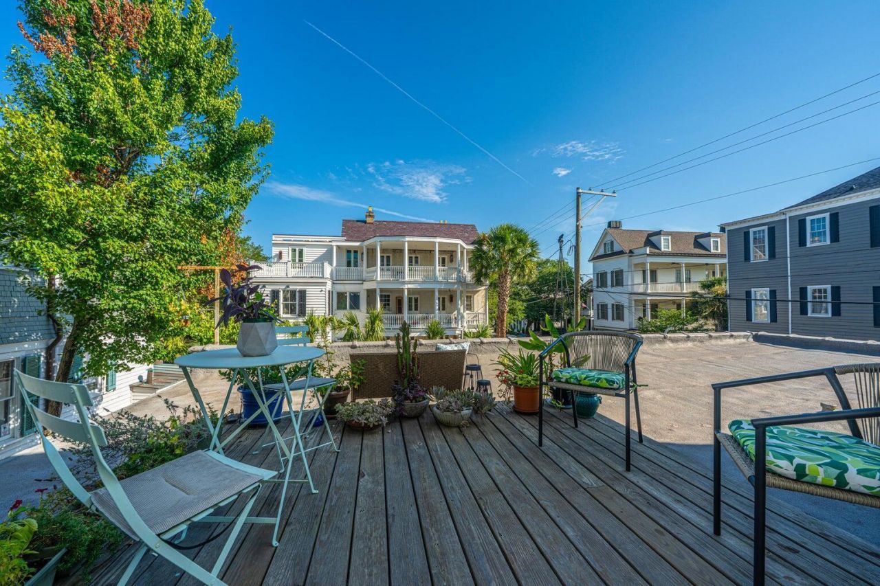 90 Bull Street Photo 11