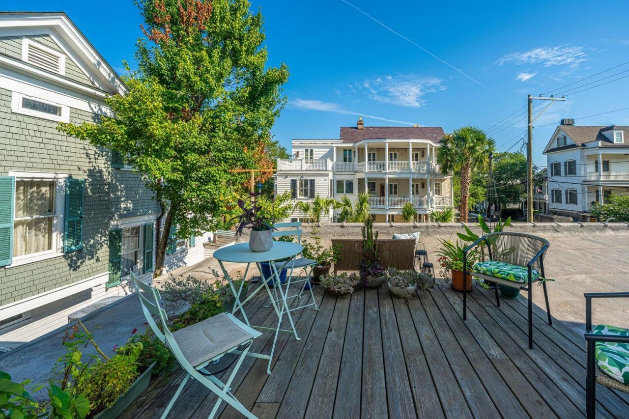 90 Bull Street Photo 12