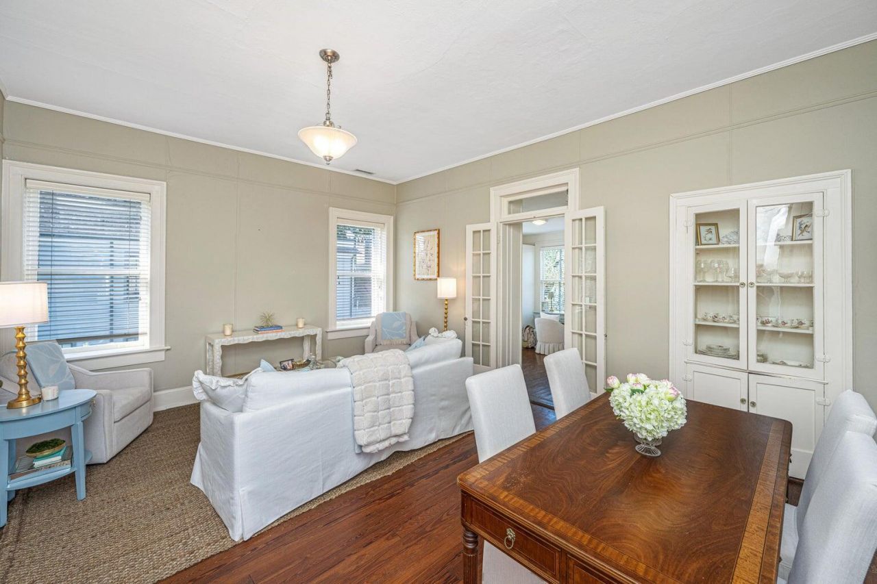 90 Bull Street Photo 16