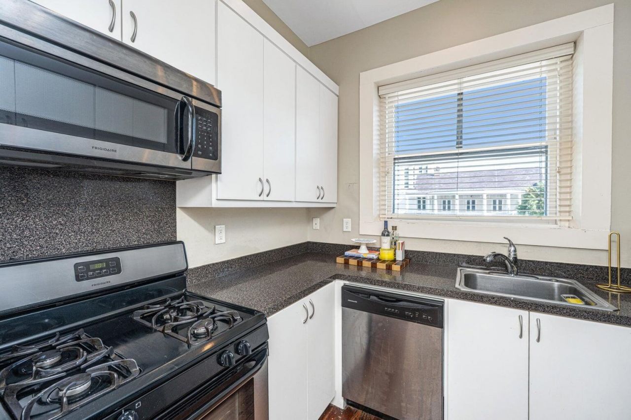 90 Bull Street Photo 18