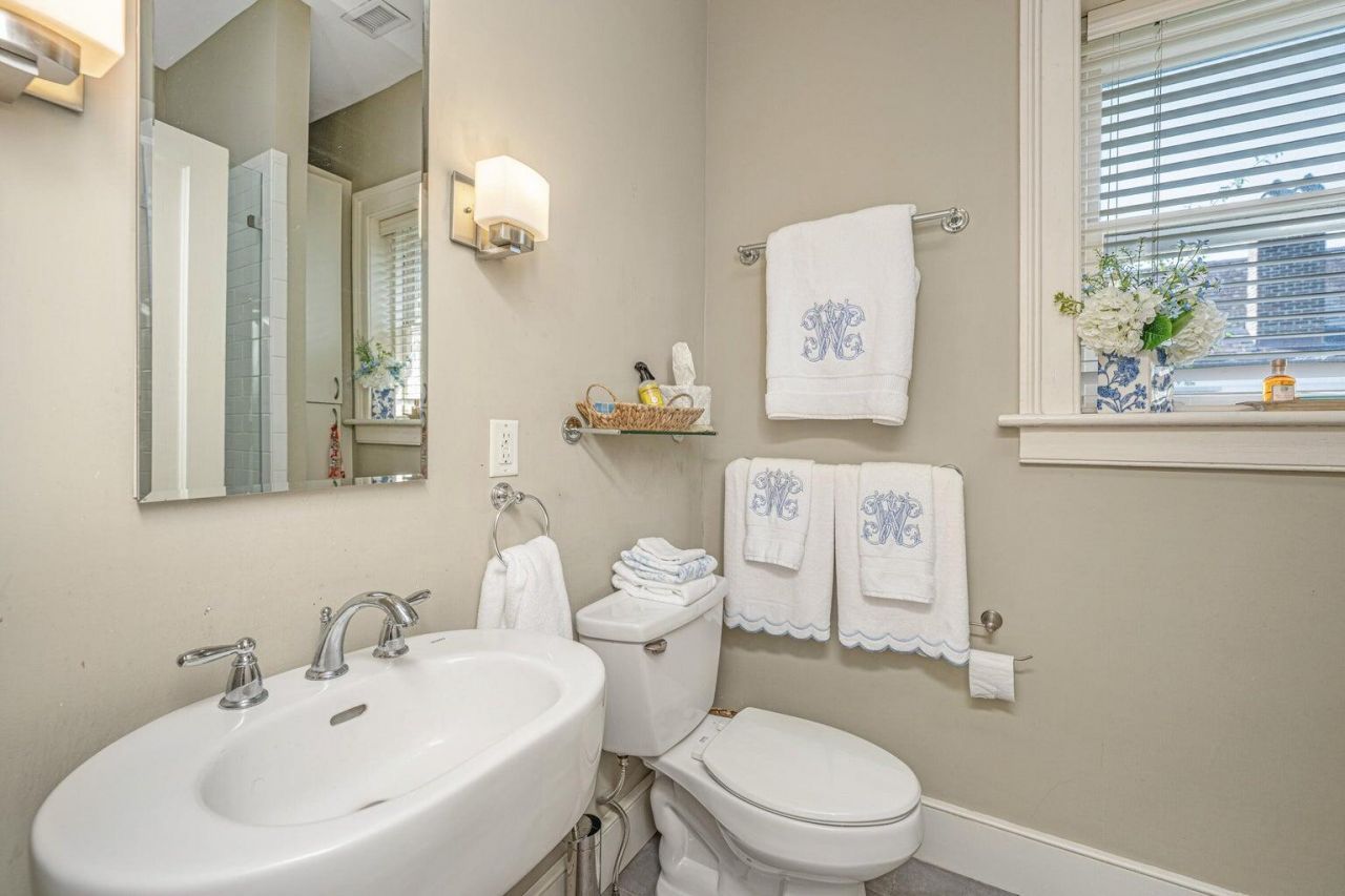 90 Bull Street Photo 19