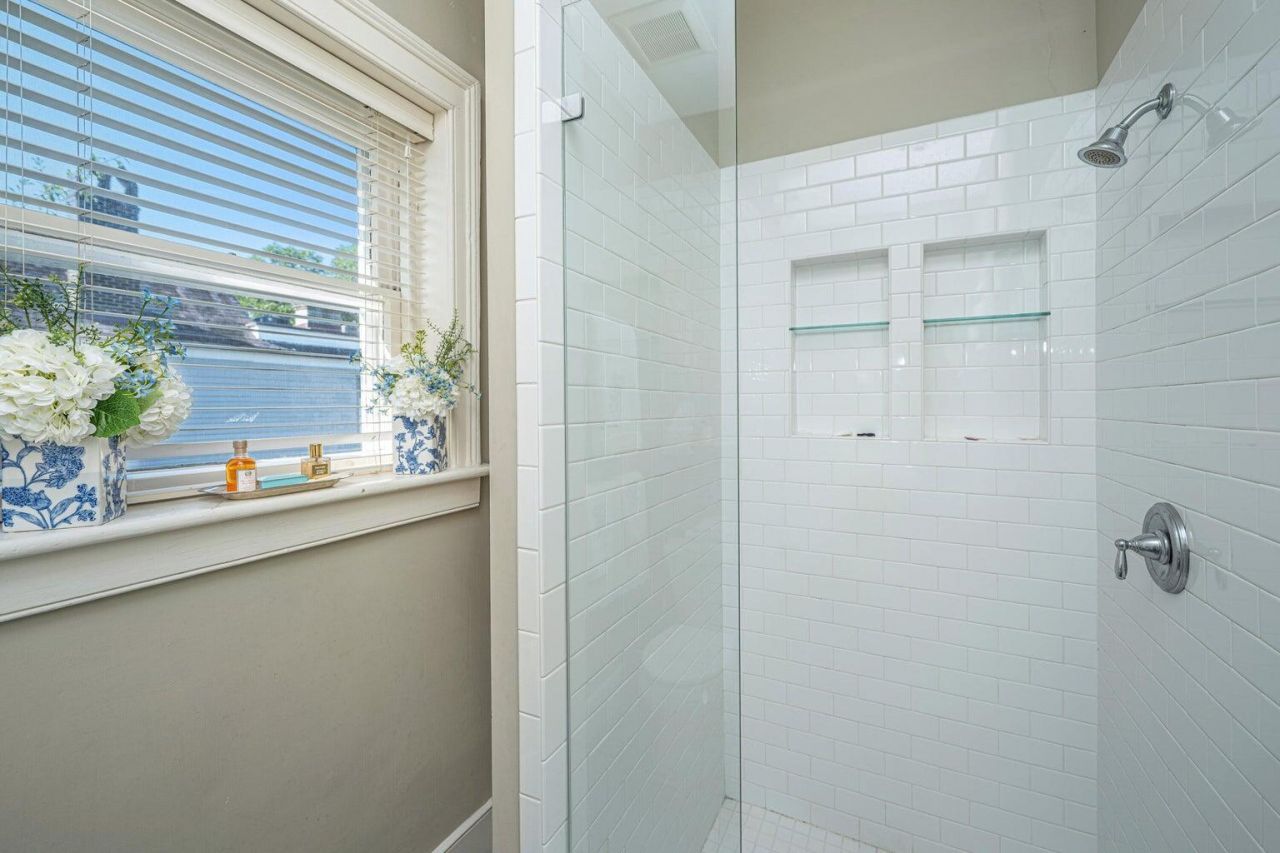 90 Bull Street Photo 20