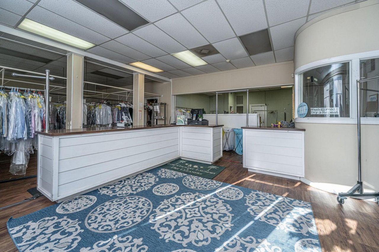 90 Bull Street Photo 21