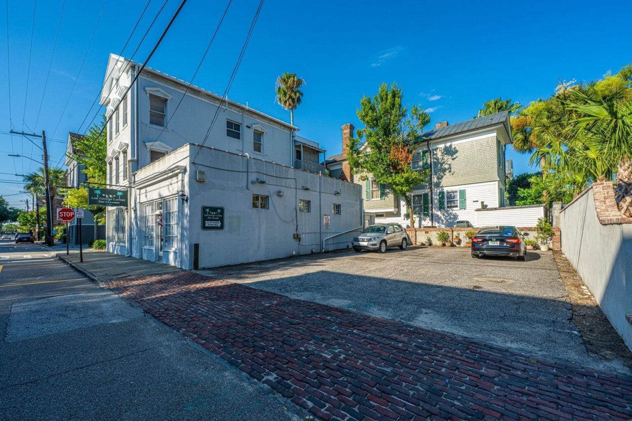 90 Bull Street Photo 22