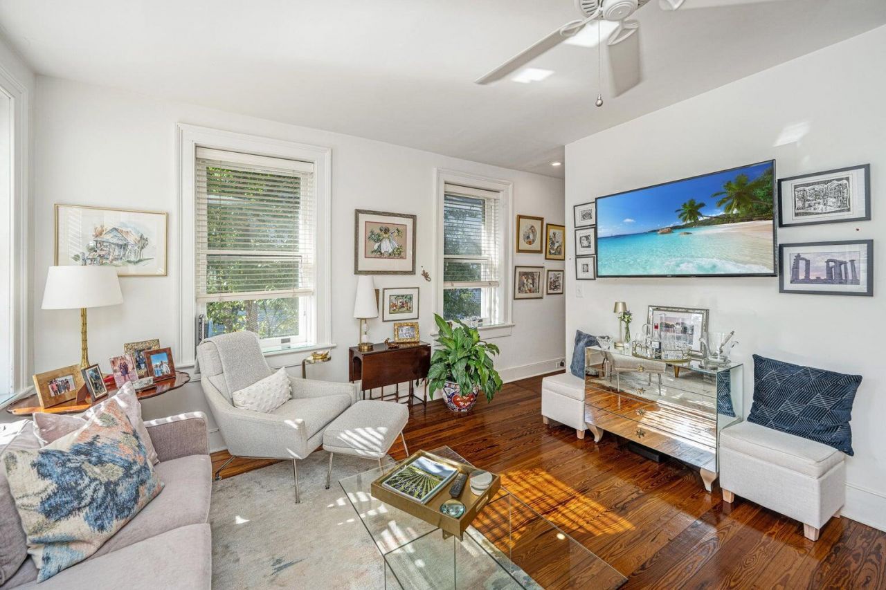 90 Bull Street Photo 5