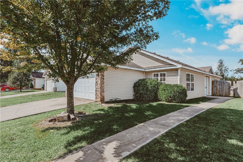 393 Cascade Circle, Springdale, AR 72764 Main Photo