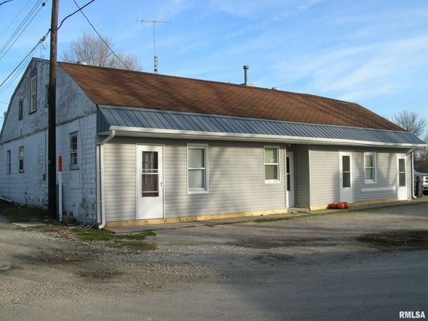 102 N ELIZABETH Street, Colchester, IL 62326