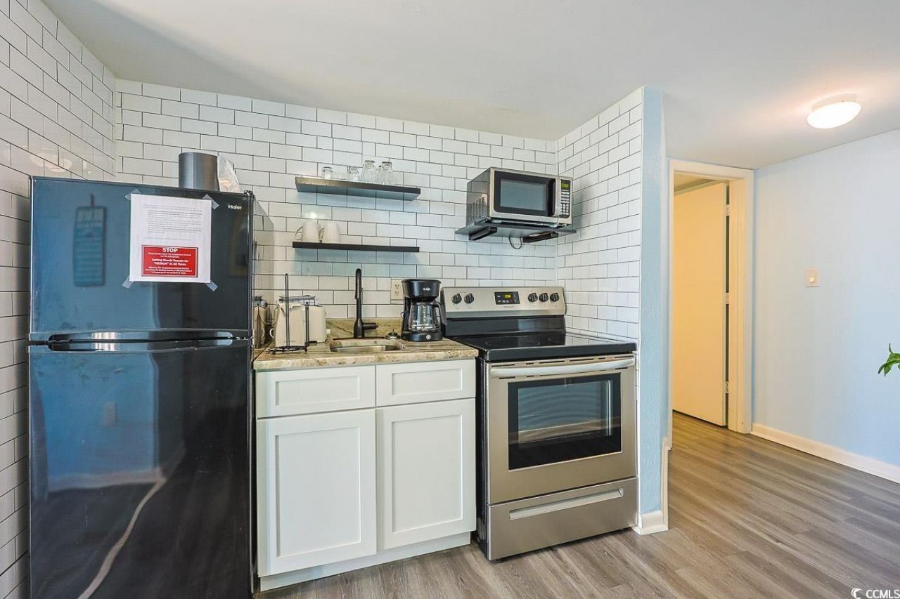 9550 Shore Dr. Photo 10