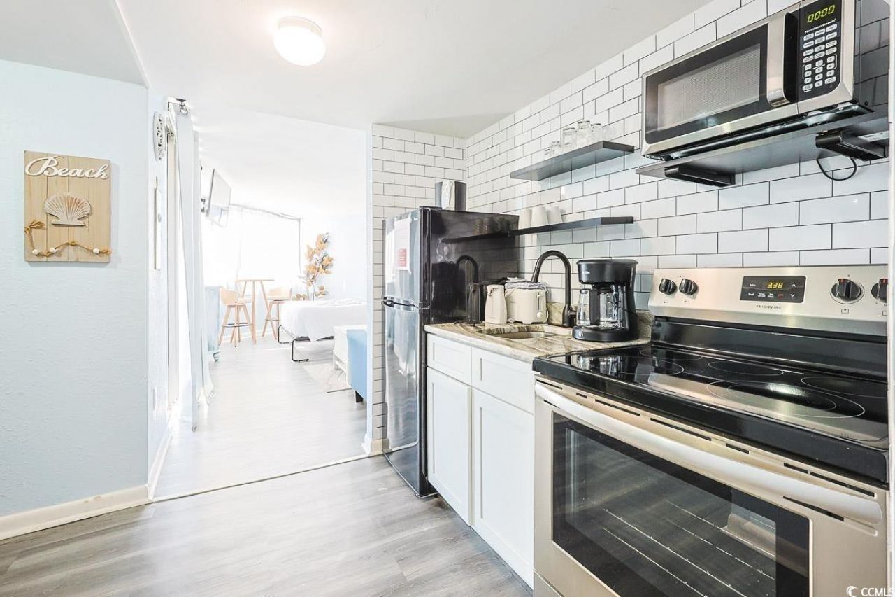 9550 Shore Dr. Photo 11