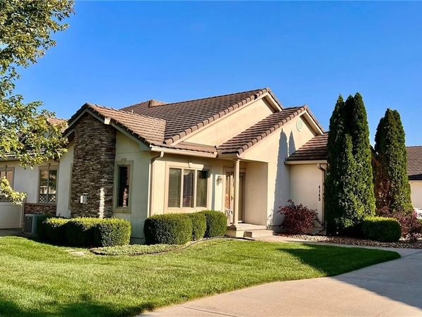 4149 NE Chapel Manor Drive, Lee's Summit, MO 64064
