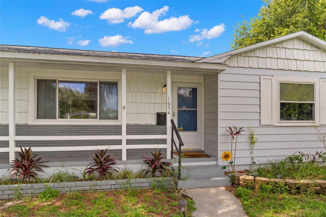 1654 50th Avenue N, Saint Petersburg, FL 33714 Main Photo