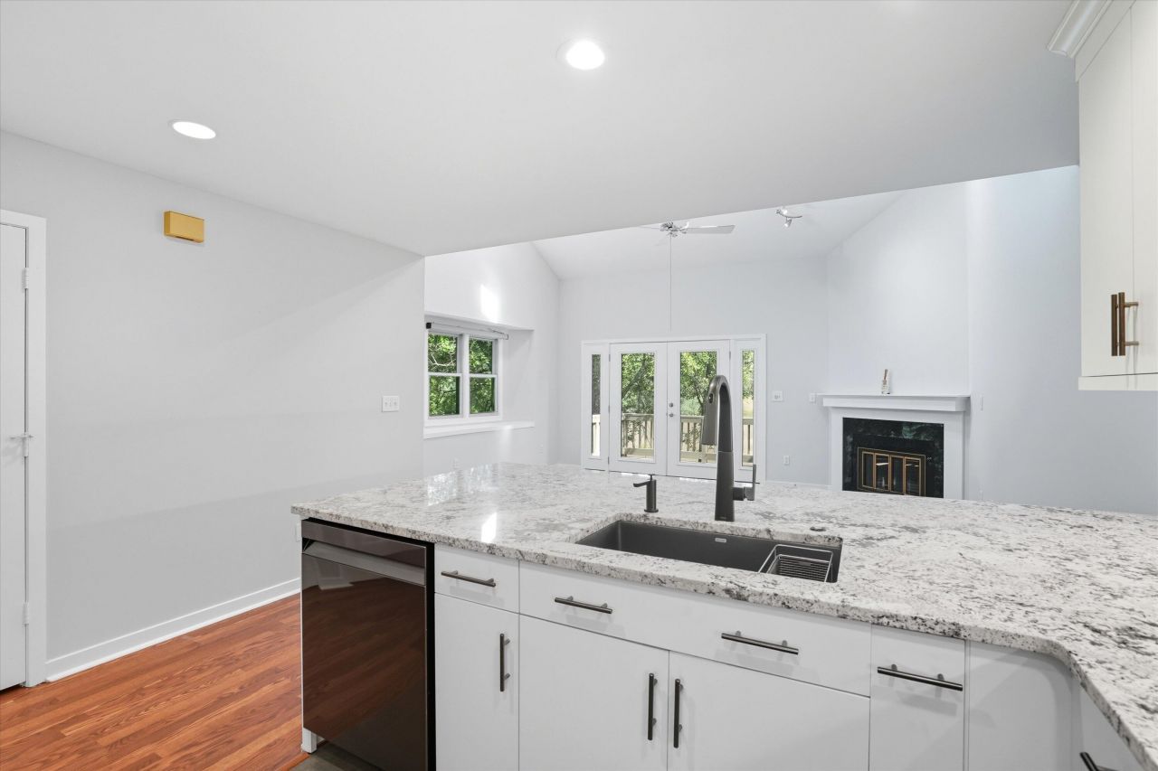 198 River Breeze Drive Photo 11