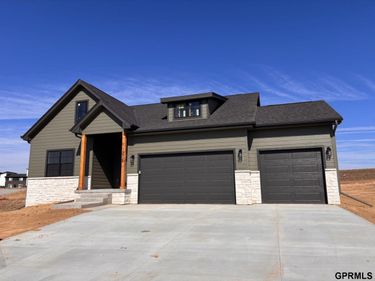 19938 Weir Street, Omaha, NE 68135