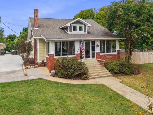 621 Highland Avenue NW, Cleveland, TN 37311