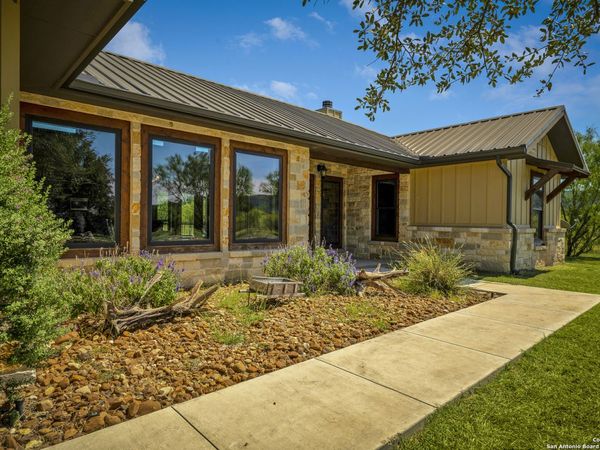 1185 Mountain Valley, ConCan, TX 78838